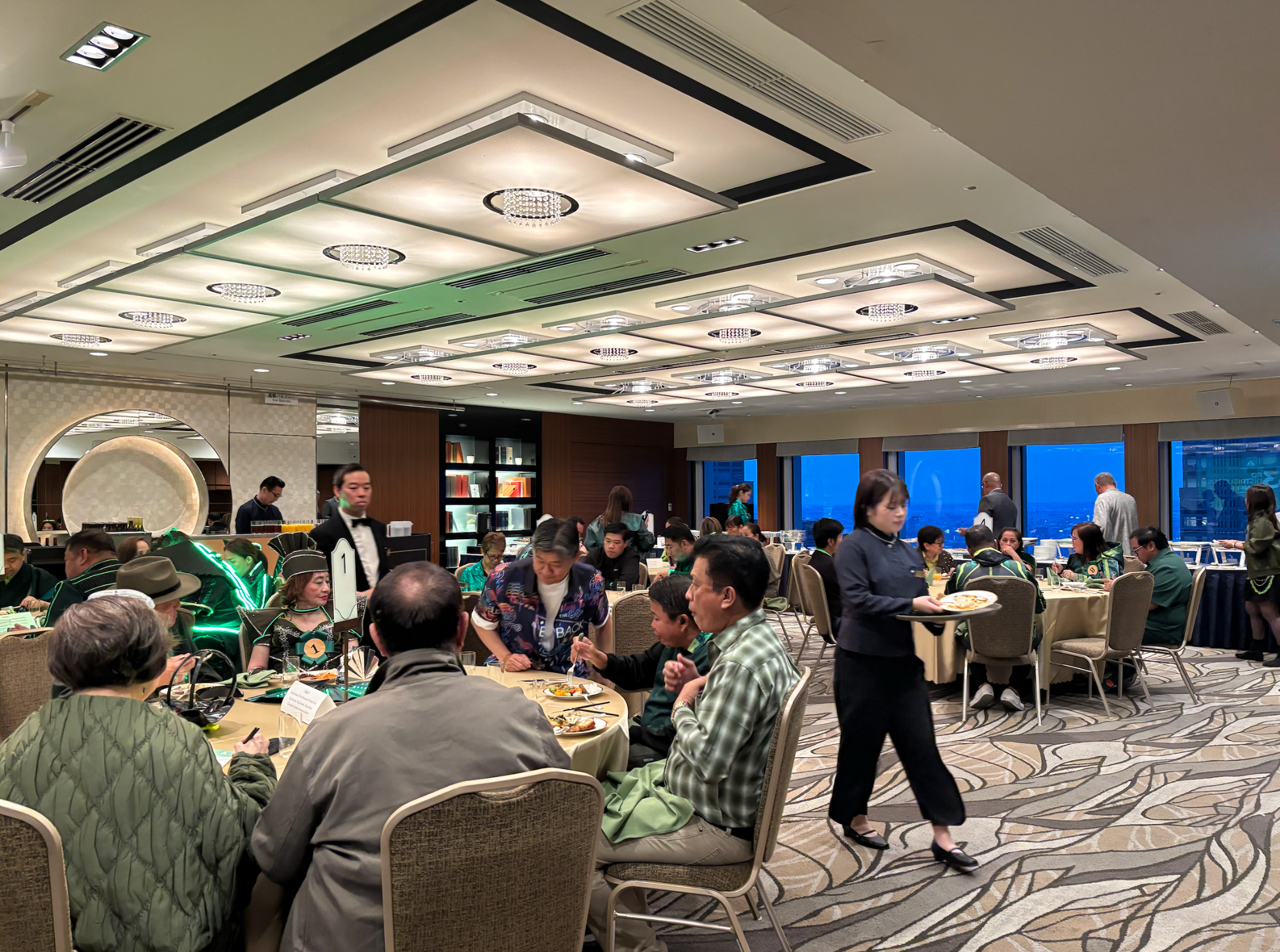 Guests gathered in the banquet venue at Keio Plaza Hotel